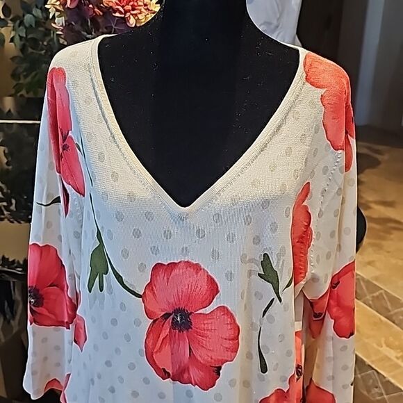 Floral v neck lightweight sweater by August Silk size 2X - Picture 1 of 8